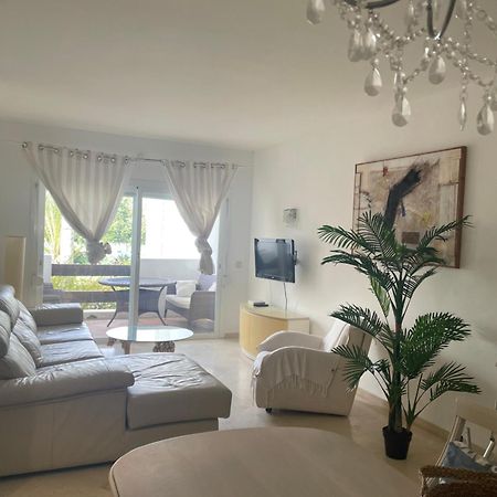 Apartment Costalita, Direct Beach Access, Ground Floor, Salt Water Pool Естепона Екстериор снимка