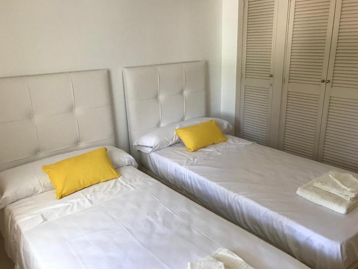 Apartment Costalita, Direct Beach Access, Ground Floor, Salt Water Pool Естепона Екстериор снимка