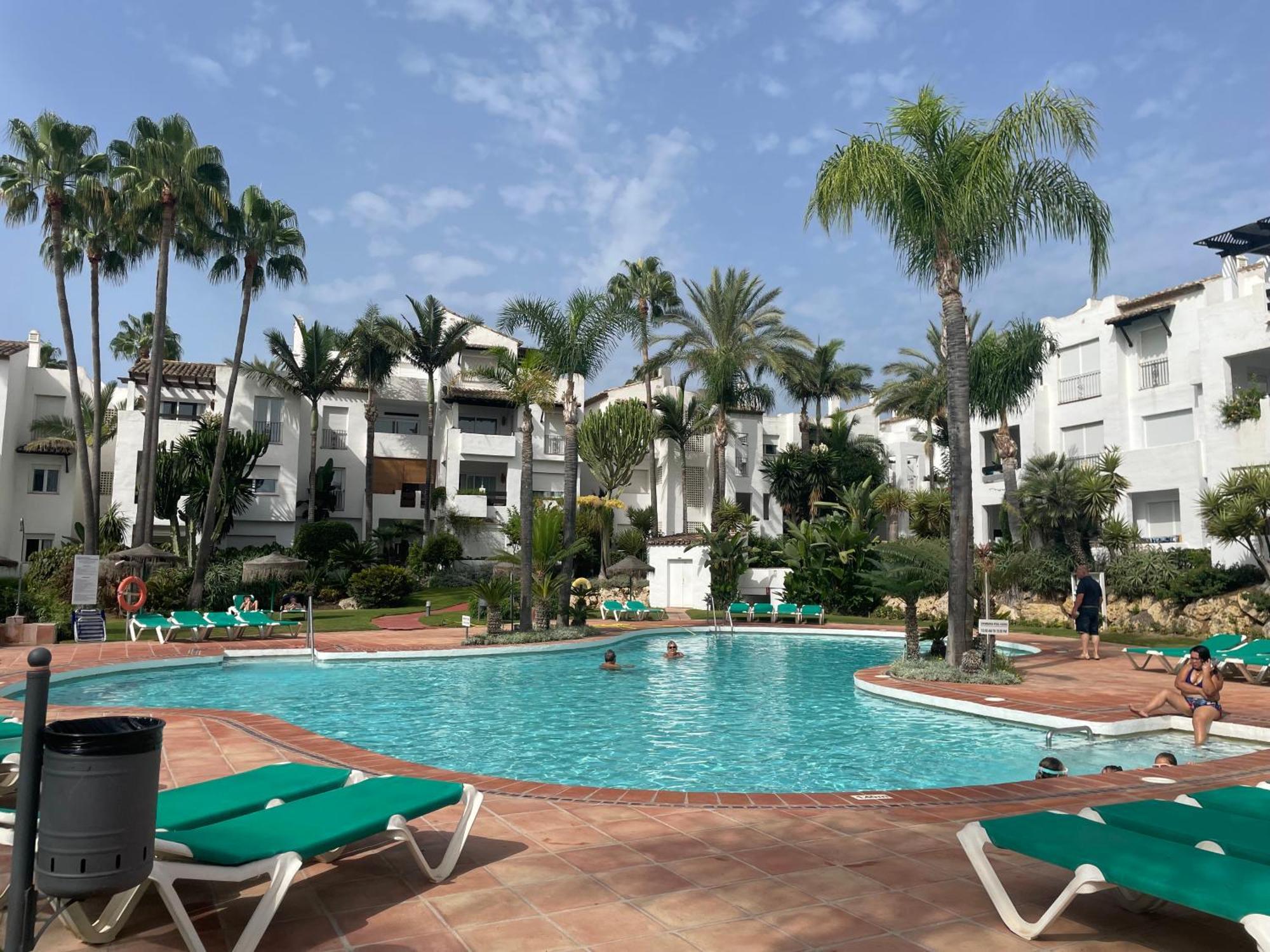 Apartment Costalita, Direct Beach Access, Ground Floor, Salt Water Pool Естепона Екстериор снимка