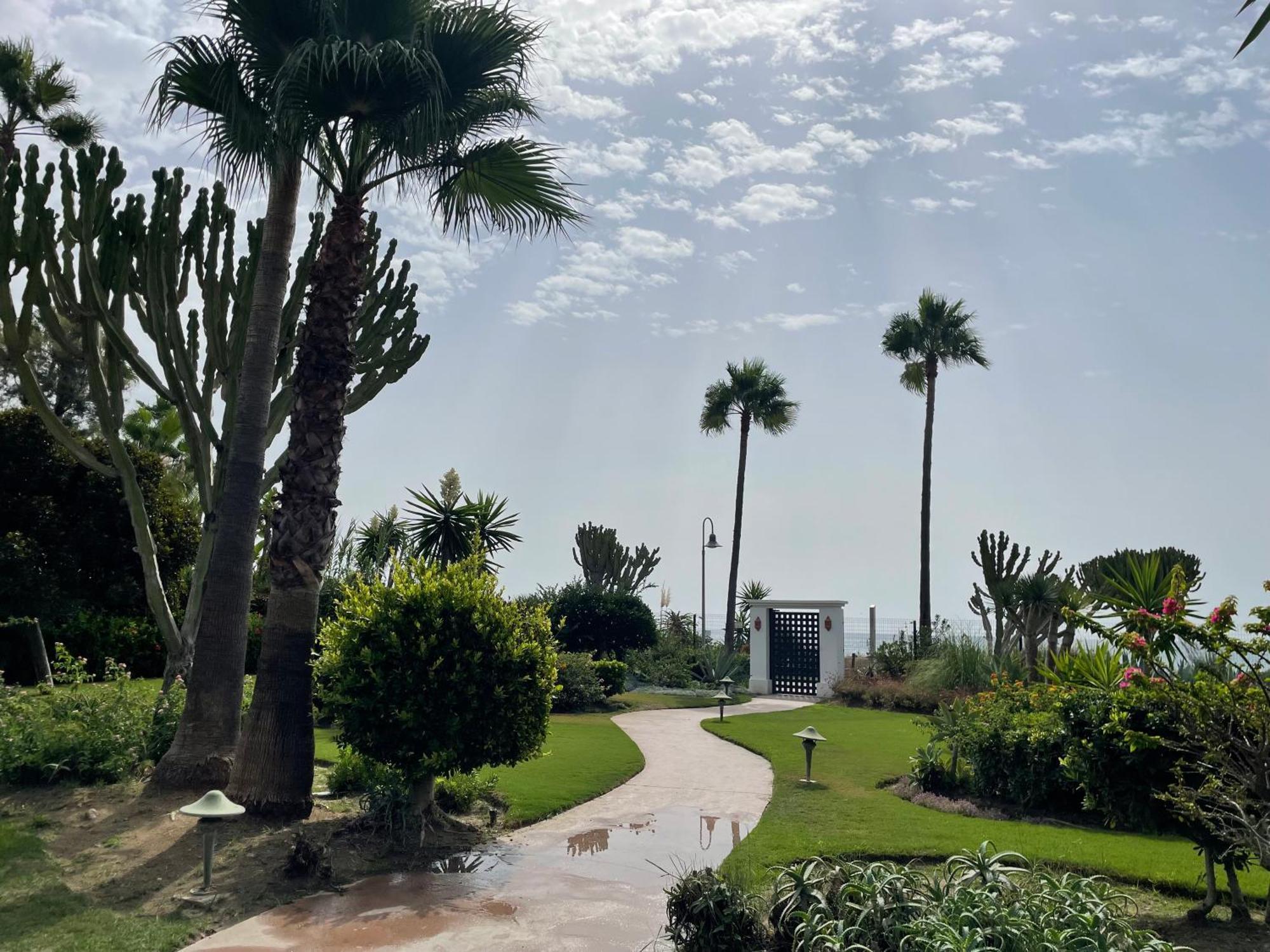 Apartment Costalita, Direct Beach Access, Ground Floor, Salt Water Pool Естепона Екстериор снимка